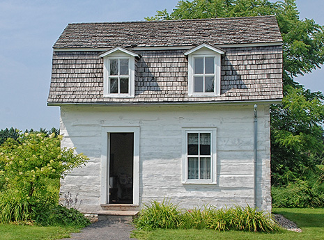 La maison Dupuis a désormais été transportée au Musée-village du patrimoine de Cumberland